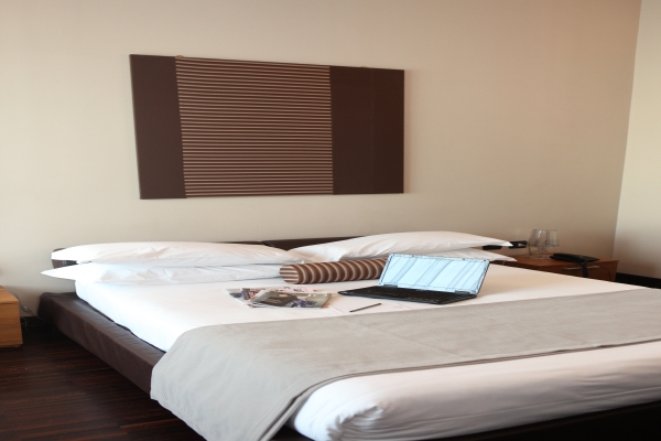OneMhotel Business & Romance